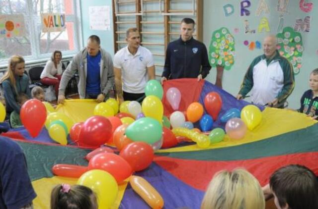 Neptūniečių vizitas praskaidrino neįgaliųjų šventę