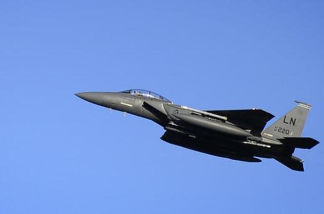 Per JAV koalicijos oro antskrydį žuvo keturi Sirijos kariai