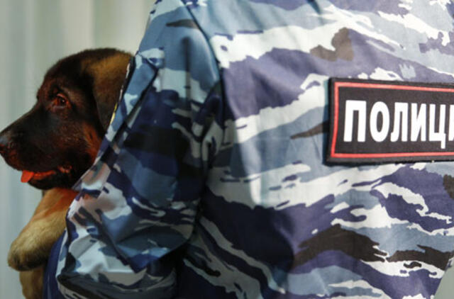 Rusija Prancūzijos ambasadai perdavė vokiečių aviganių veislės šuniuką