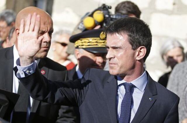 Socialistas Prancūzijos prezidentas rinkimuose ragina balsuoti už konservatorius