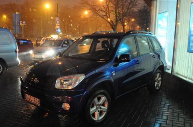 Visureigiu vos neįvažiavo į banką