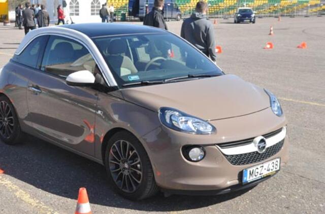 "General Motors" ir Vokietijos pareigūnai atšaukia kai kuriuos "Opel" modelius