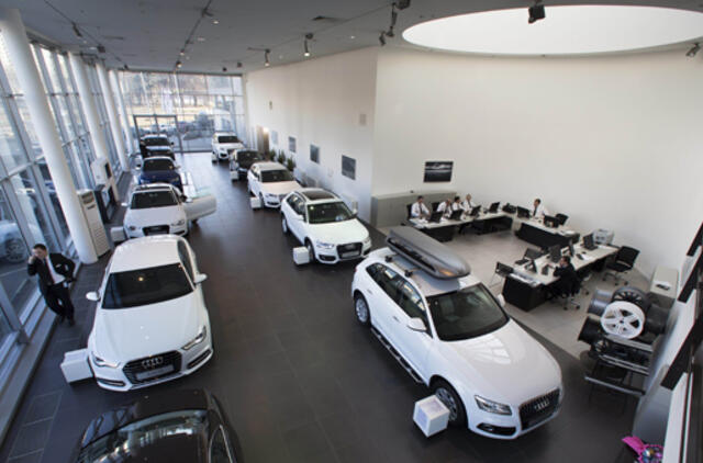 Lengvųjų automobilių pardavimai Rusijoje pernai smuko 36 proc.