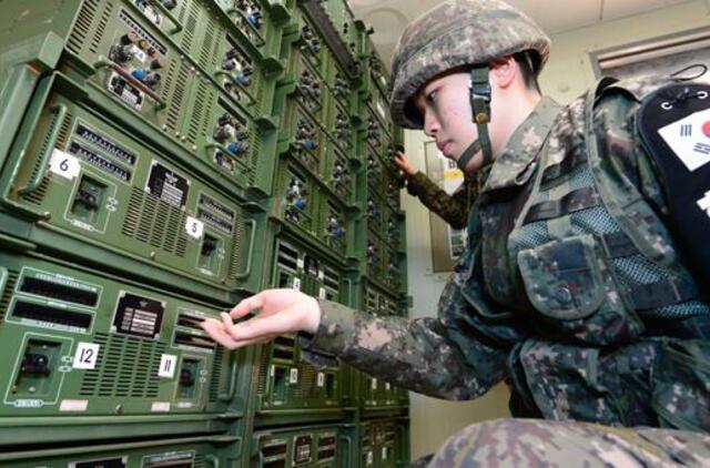 Pietų Korėja per garsiakalbius pradėjo transliuoti propagandinius pranešimus Šiaurės Korėjai