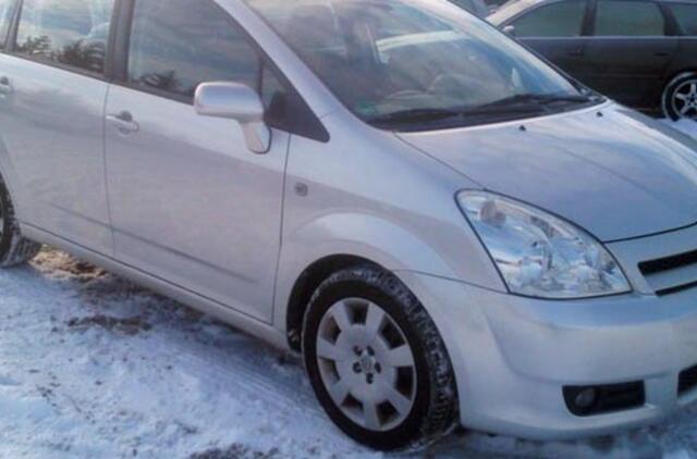 Vagys nušvilpė dar vieną "Toyota Corolla Verso"