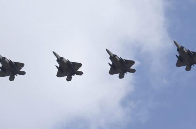 JAV virš Pietų Korėjos pasiuntė F-22 tipo naikintuvus