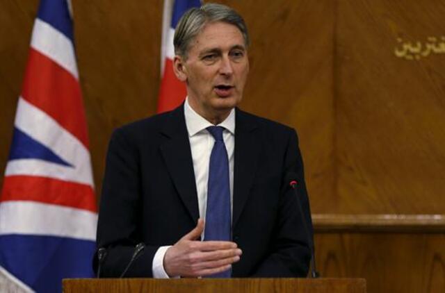 Londonas kritikuoja Vladimirą Putiną dėl oro antskrydžių Sirijoje