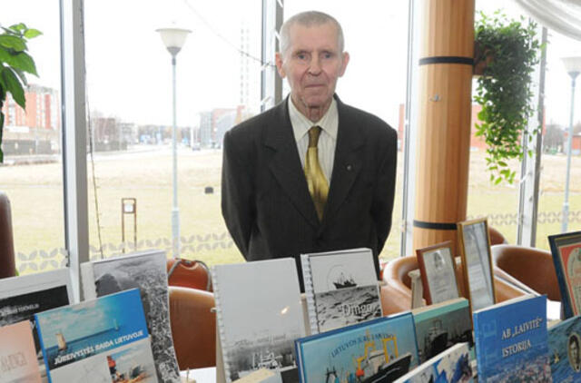 Per gimtadienį - paroda ir diskusijos apie problemas