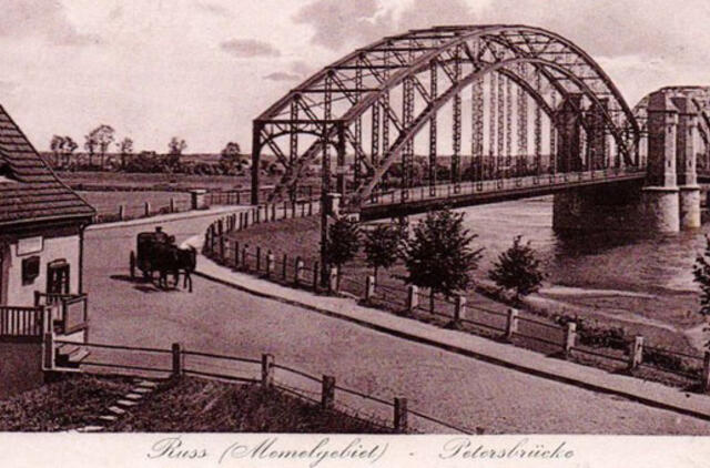 Rusnė pro senąjį objektyvą