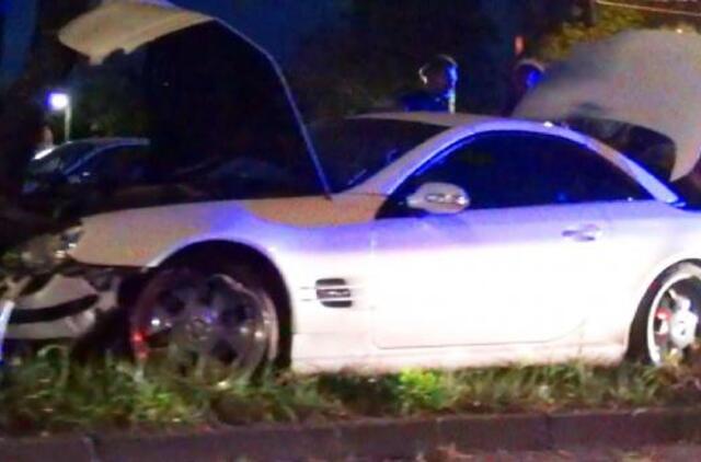 Sumušę klaipėdietį, pavogė automobilį ir trenkėsi į medį