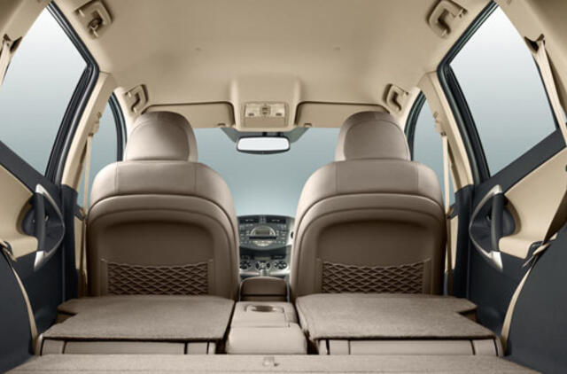 "Toyota" JAV atšaukia per 1 mln. automobilių dėl saugos diržų gedimų