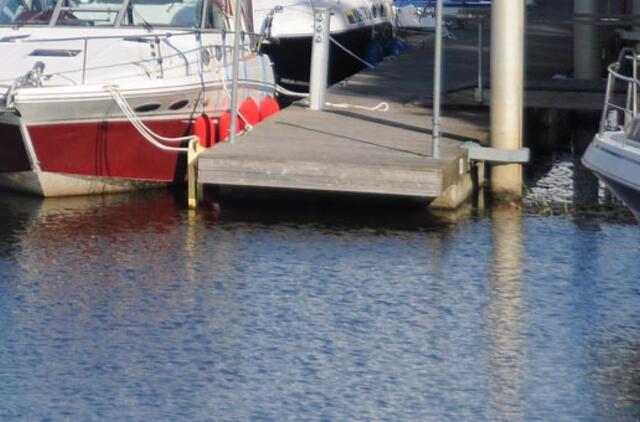 Vandenyje prie laivo borto rastas vyro lavonas