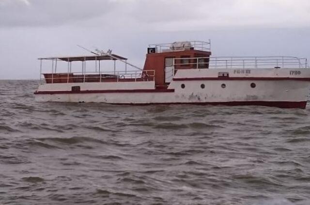 Vėjas iš Rusijos atnešė tuščią pramoginį laivą