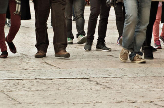 Ar normalu skaičiuoti šaligatvio plyteles?