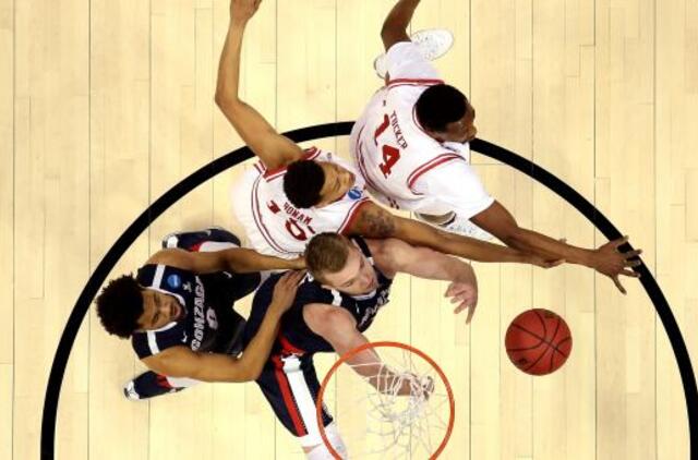 Domantas Sabonis atliko dvigubą dublį ir išvedė savo komandą į aštuntfinalį