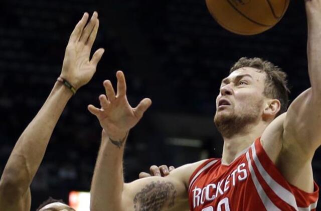 Donatas Motiejūnas pelnė 6 taškus, bet "Rockets" pralaimėjo Milvokyje