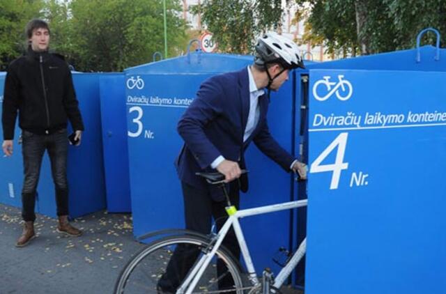 Dviratininkai susidomėjo konteineriais