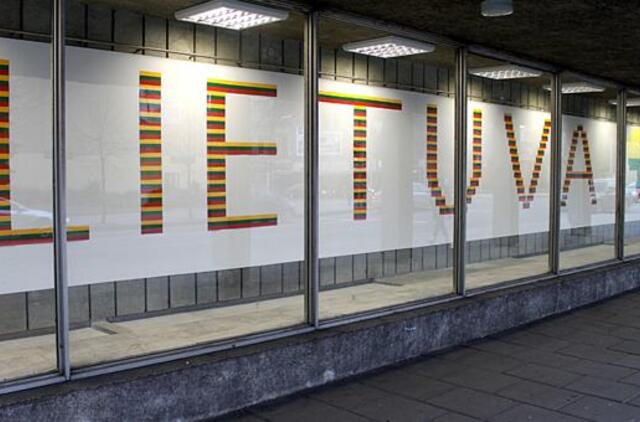 Klaipėdos apygardos teismo vitriną papuošė trispalvės