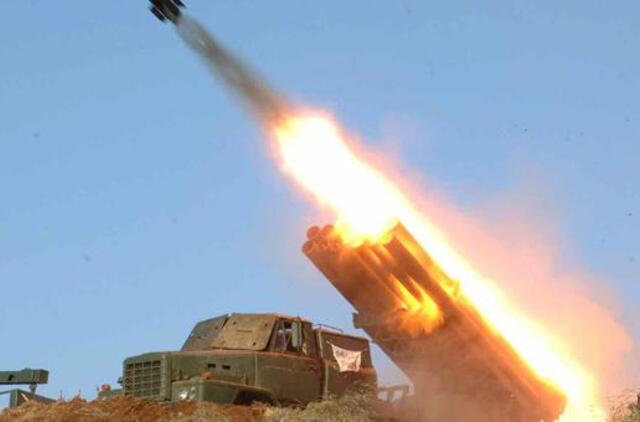 Seulas: Šiaurės Korėja į jūrą paleido trumpo nuotolio sviedinius