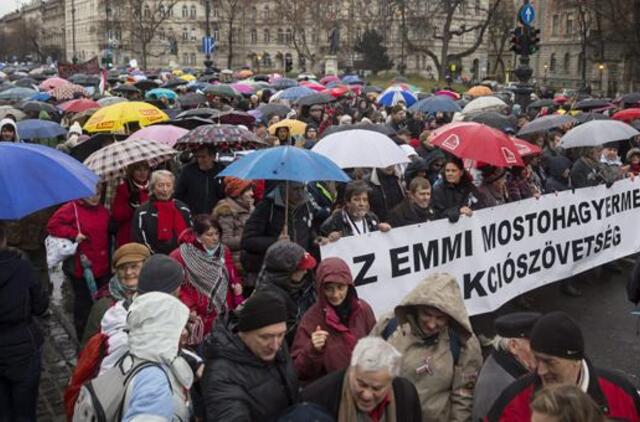 Tūkstančiai žmonių Budapešte protestavo prieš vyriausybės švietimo politiką