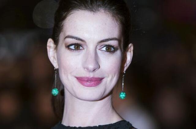 Aktorė En Hetavėj tapo mama