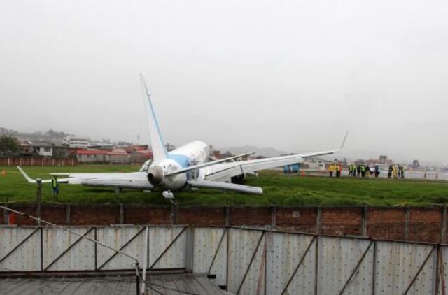 Ekvadore nuo nusileidimo tako nuslydo lėktuvas su 93 žmonėmis