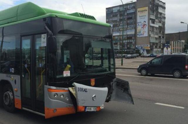Į avariją pateko keleivinis autobusas