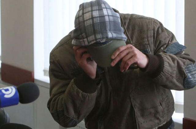 Kapą išniekinę vyrai laiką leis belangėje