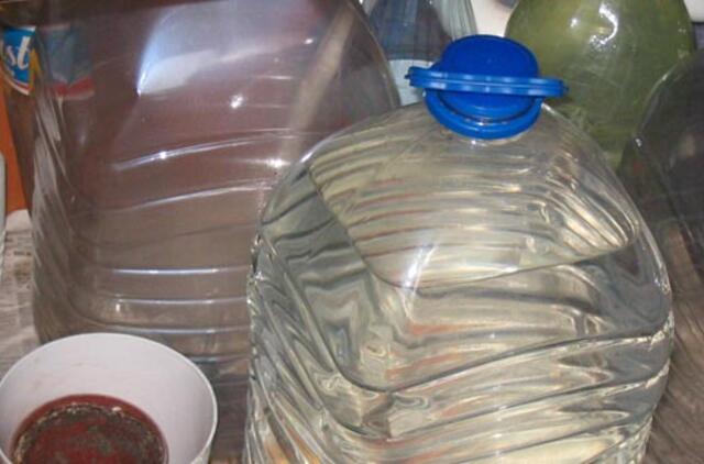 Klaipėdoje įtartinu skysčiu apipiltas kabinetas