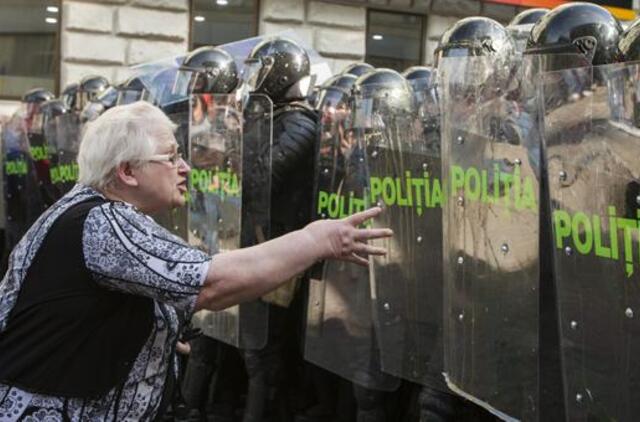 Per susirėmimus tarp protestuotojų ir policijos Moldovoje yra sužeistųjų