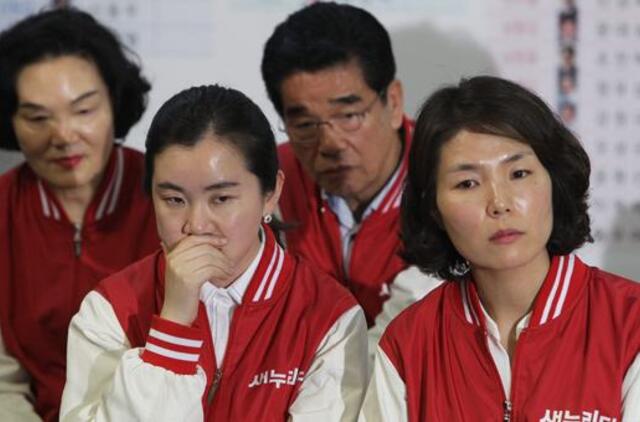 Pietų Korėjos parlamento rinkimai: prezidentės partija neteko daugumos parlamente