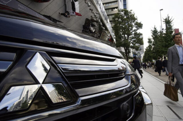 Po kilusio skandalo ir toliau smunka "Mitsubishi Motors" akcijų vertė