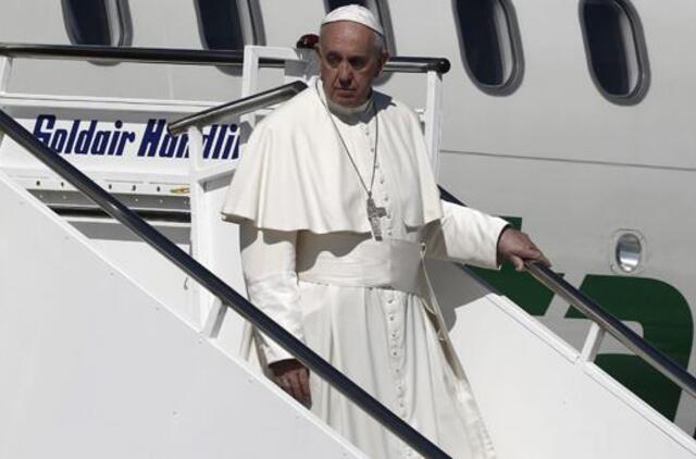 Popiežius Pranciškus pabėgėliams: "Aš atėjau jums pasakyti, kad jūs - ne vieniši"