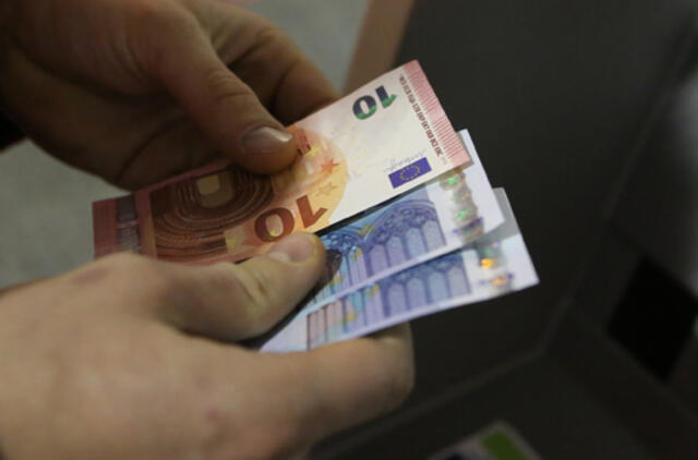SEB apklausa: pensijai lietuviai pradėtų taupyti, jei jų pajamos padidėtų 629 eurais
