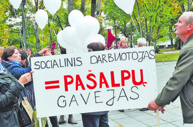 Socialiniai darbuotojai: mažos algos ir smurtas