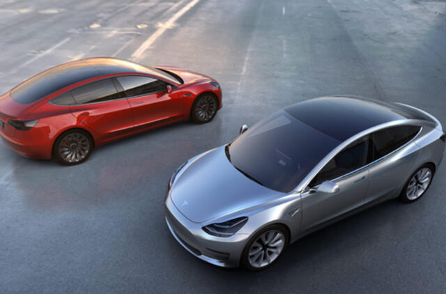 "Tesla" sulaukė beveik 300 tūkst. išankstinių naujojo "Model 3" užsakymų