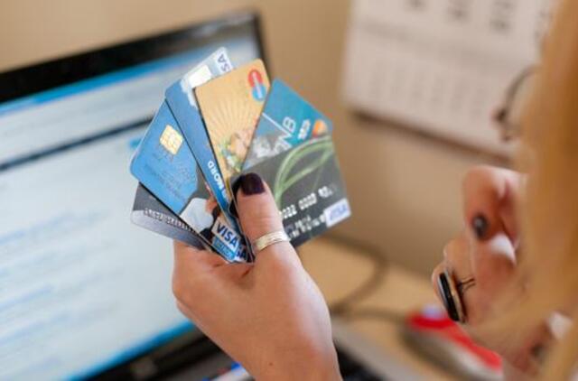 Augo atsiskaitymų banko kortelėmis skaičius