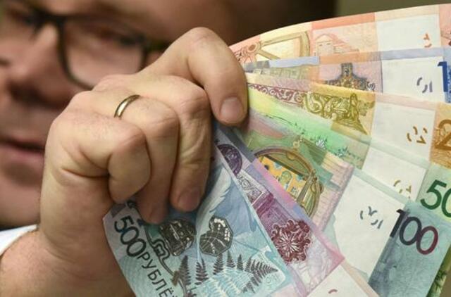 Baltarusija pavijo Rusiją savo darbo užmokesčiu