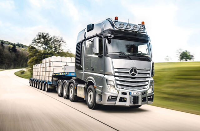 "Daimler" mažina krovininių automobilių padalinio prognozę