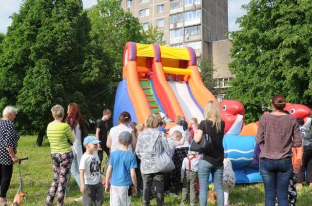 Kaimynų šventės viliojo į kiemą