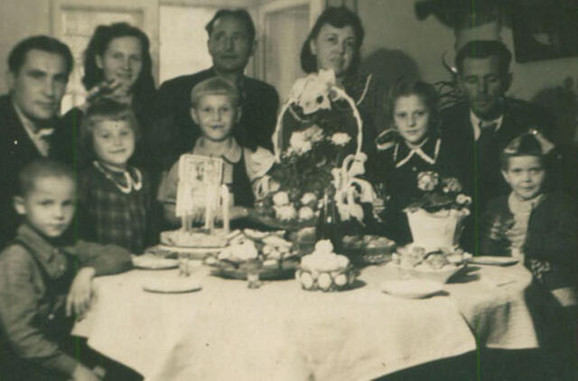 Klaipėdos akvarelės: namai ir žmonės (440)