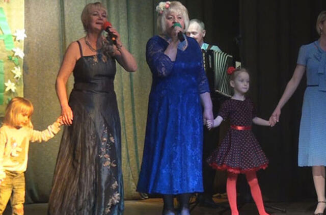 Mama,visos gėlės tik tau