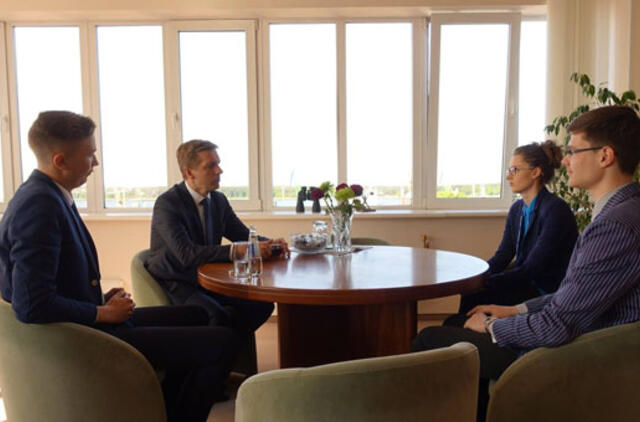 Mokiniai stebėjo uosto vadovo dieną