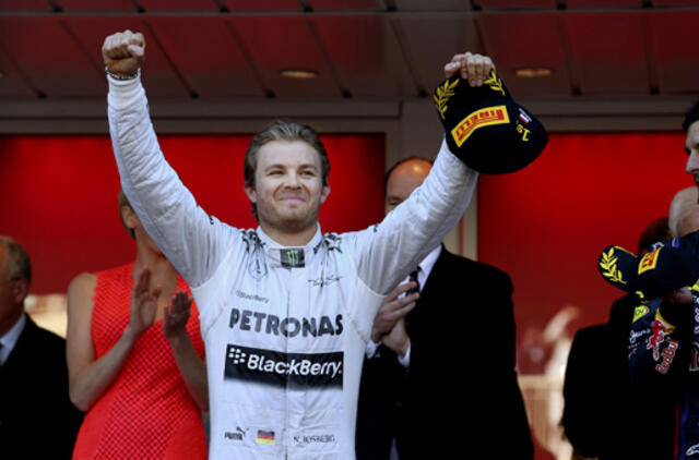 Niko Rosbergas buvo nepralenkiamas "Formulės-1" lenktynėse Rusijoje