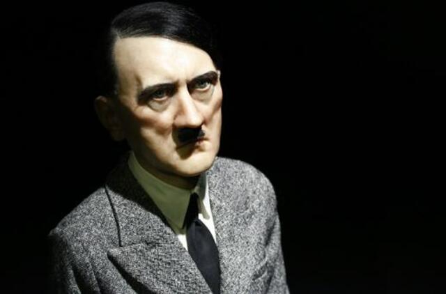 Niujorko aukcione už 17,2 mln. dolerių parduota Adolfo Hitlerio statula