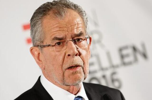 Pergalę Austrijos prezidento rinkimuose turėtų išplėšti žaliųjų remiamas Aleksandras Van der Belenas