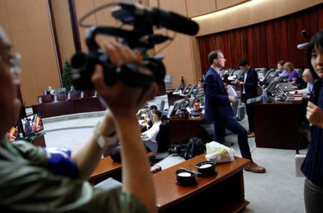 Šiaurės Korėja sulaikė ir iš šalies išsiųs BBC reporterį