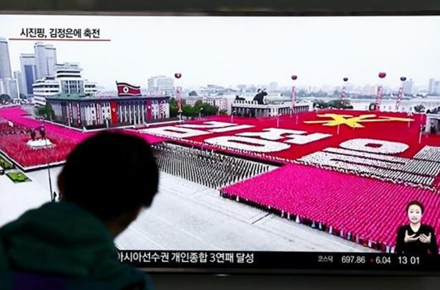 Šiaurės Korėjoje vyksta masinis paradas, skirtas atšvęsti Darbininkų partijos suvažiavimo pabaigą