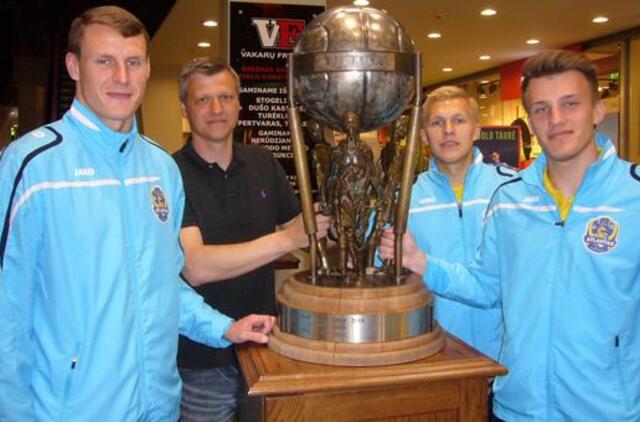 Taurė prieglobstį rado "Akropolyje"