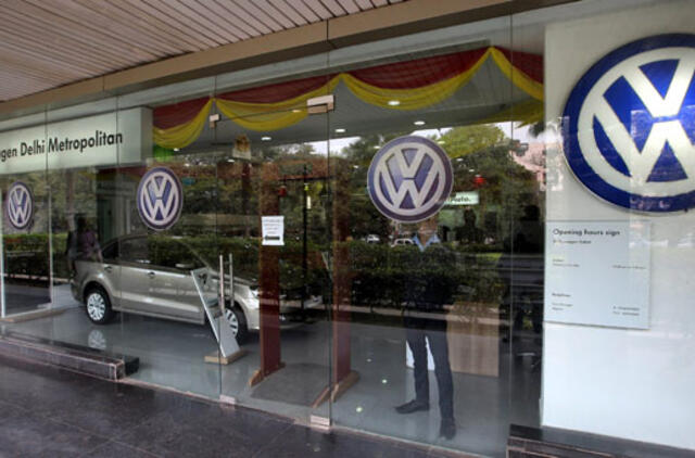 "Volkswagen" susierzinusi dėl lėtai vykstančio skandalo tyrimo